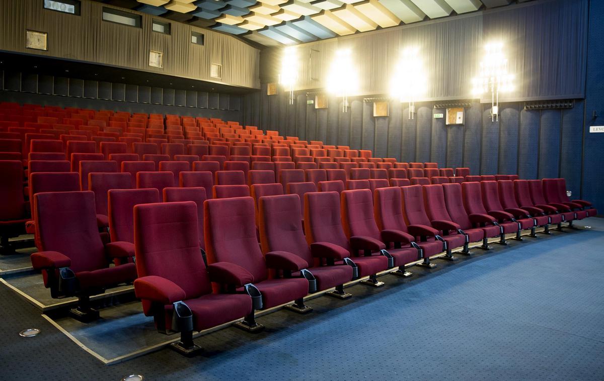 Sedi&scaron;ča v dvorani